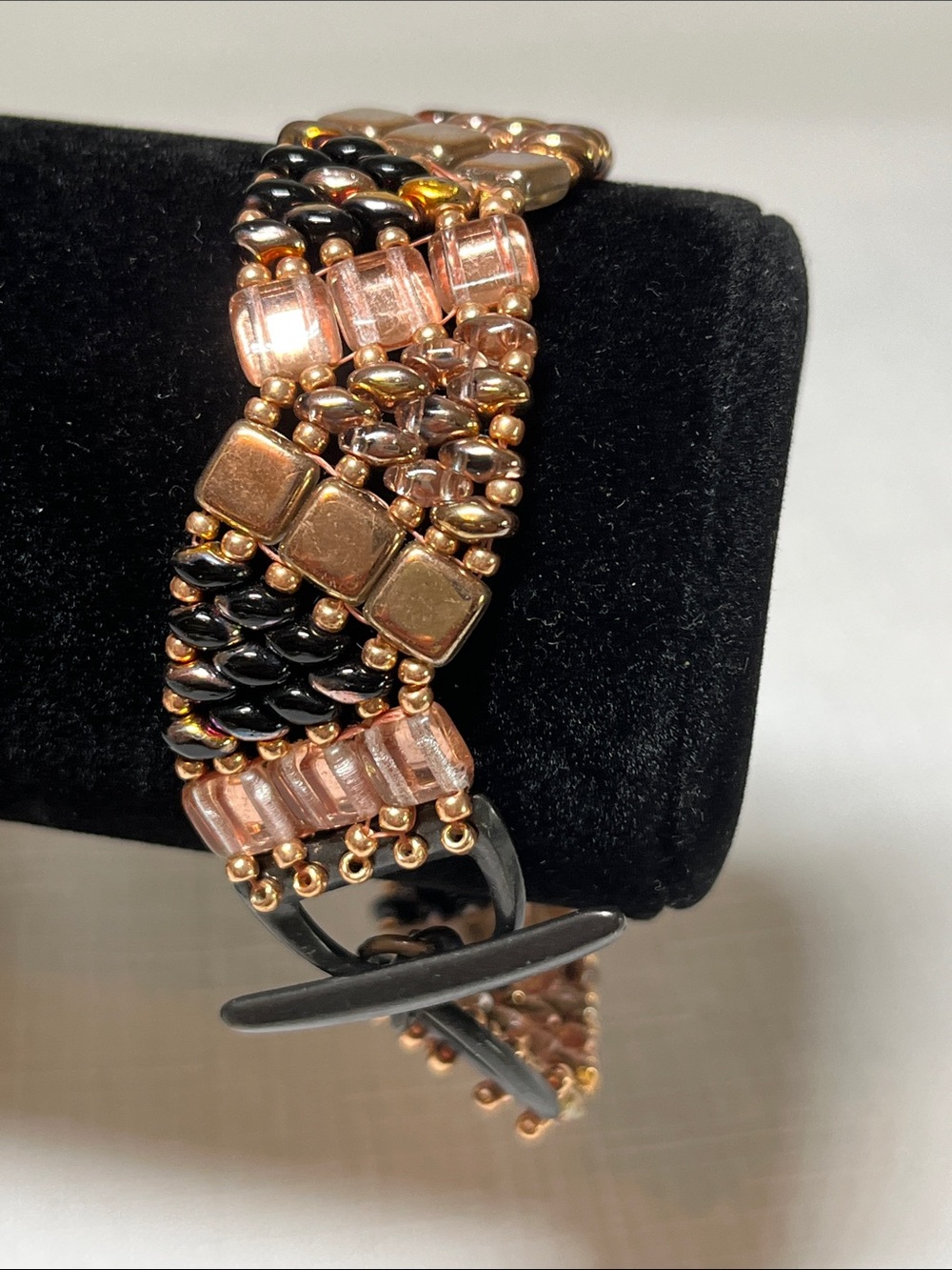 Vintage Rose Gold, Black & Pink Beaded Bracelet
Toggle clasp